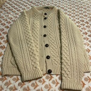 Beautiful vintage wool fisherman’s cardigan sweater - Made in Ireland 🍀